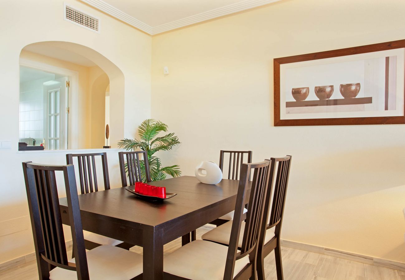 Apartamento en Benahavís - Comfortable three bedroom ground floor apartment on Los Arqueros golf resort, Marbella