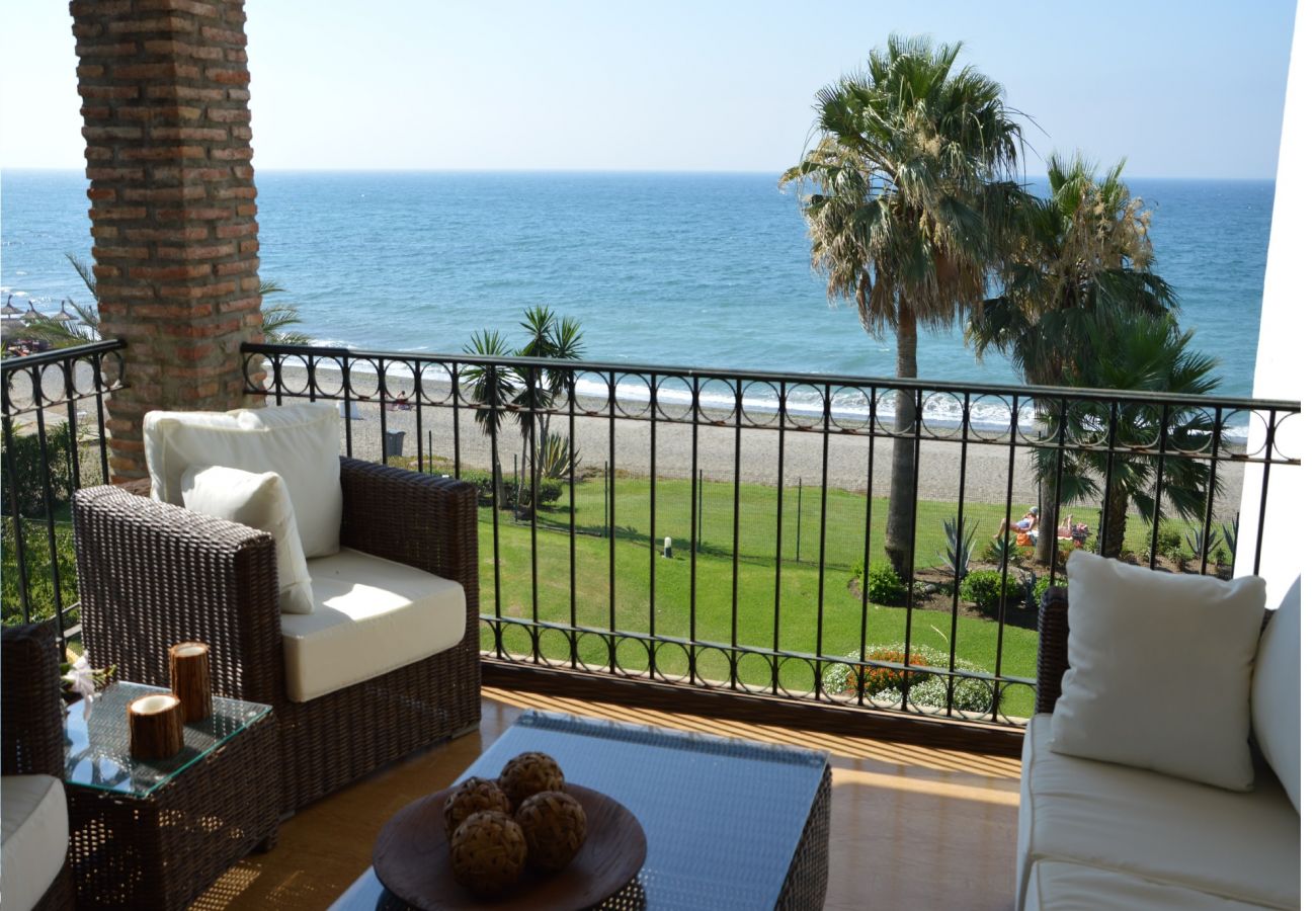 Apartamento en Estepona - HB Comfortable Beachfront Holiday Apartment