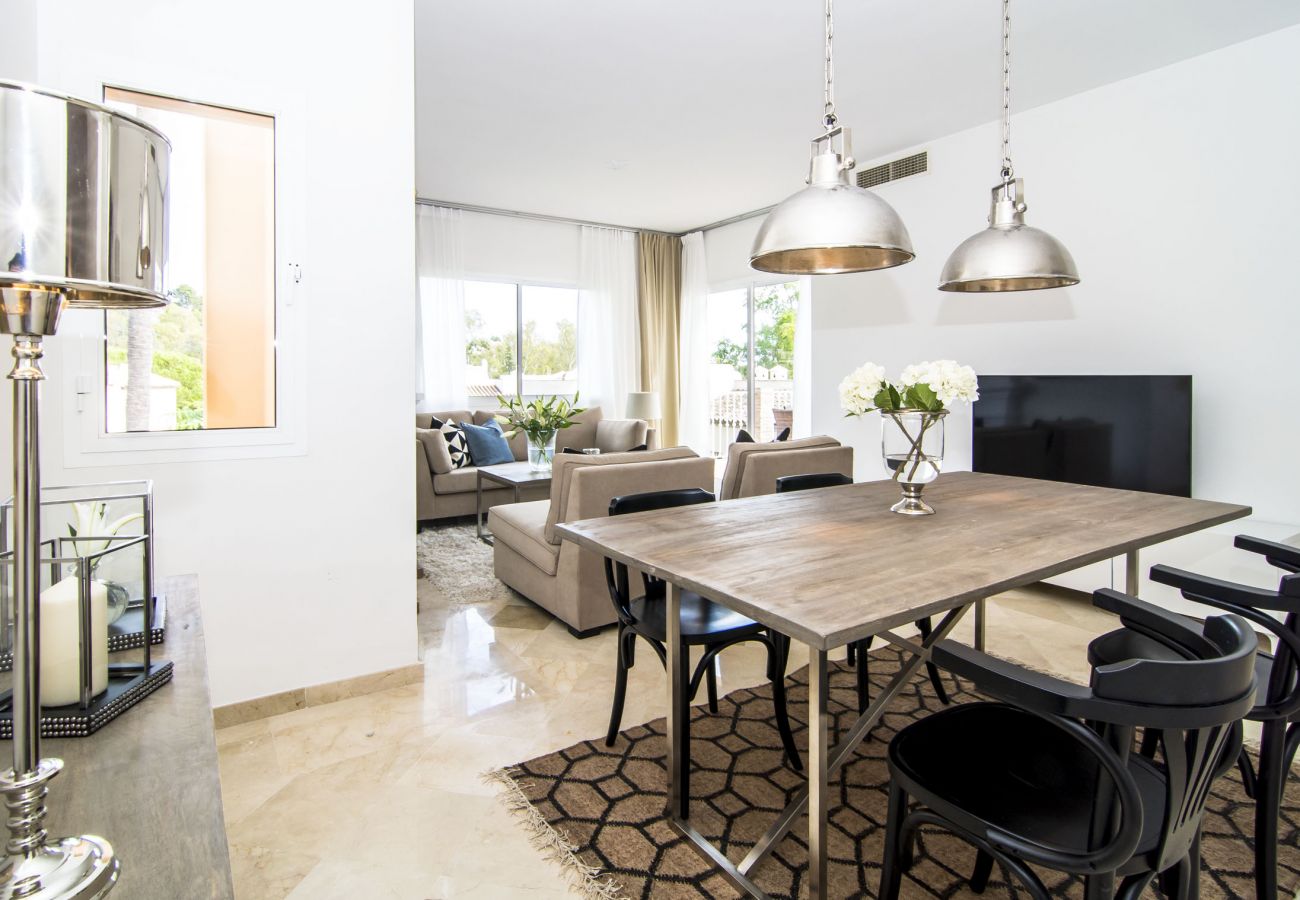 Apartamento en Nueva andalucia - Bonito apartamento de vacaciones cerca de Los Naranjos Golf