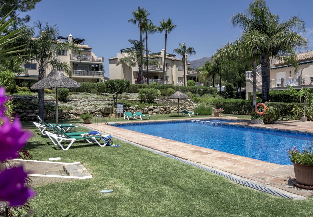 Apartamento en Nueva andalucia - Bonito apartamento de vacaciones cerca de Los Naranjos Golf