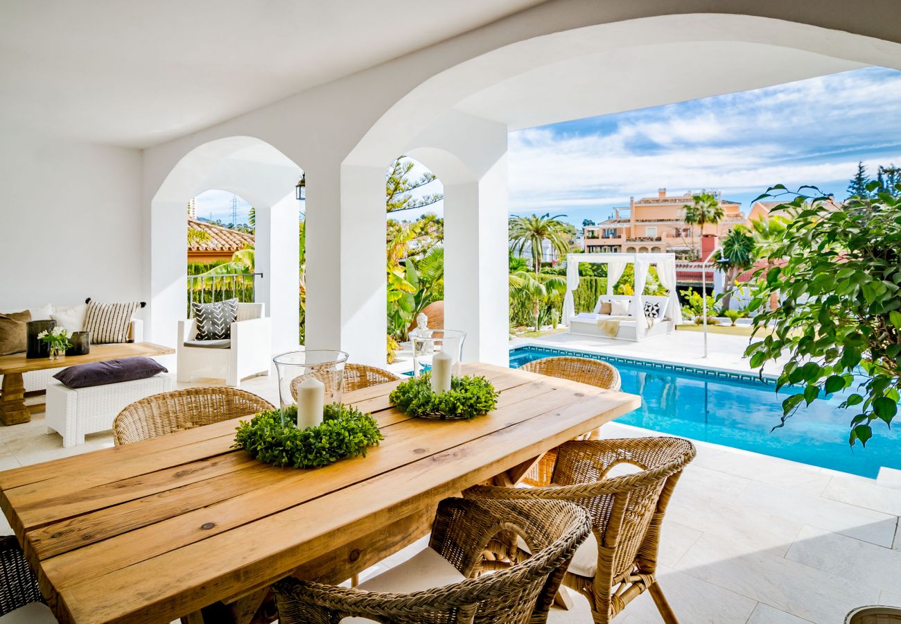 Villa en Nueva andalucia - Cómoda villa de 4 dormitorios con piscina en Puerto Banús