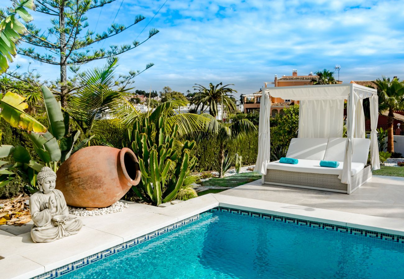 Villa en Nueva andalucia - Cómoda villa de 4 dormitorios con piscina en Puerto Banús