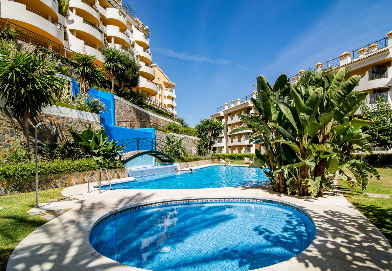 Apartamento en Nueva andalucia - Apartamento popular con vista al mar en Puerto Banús