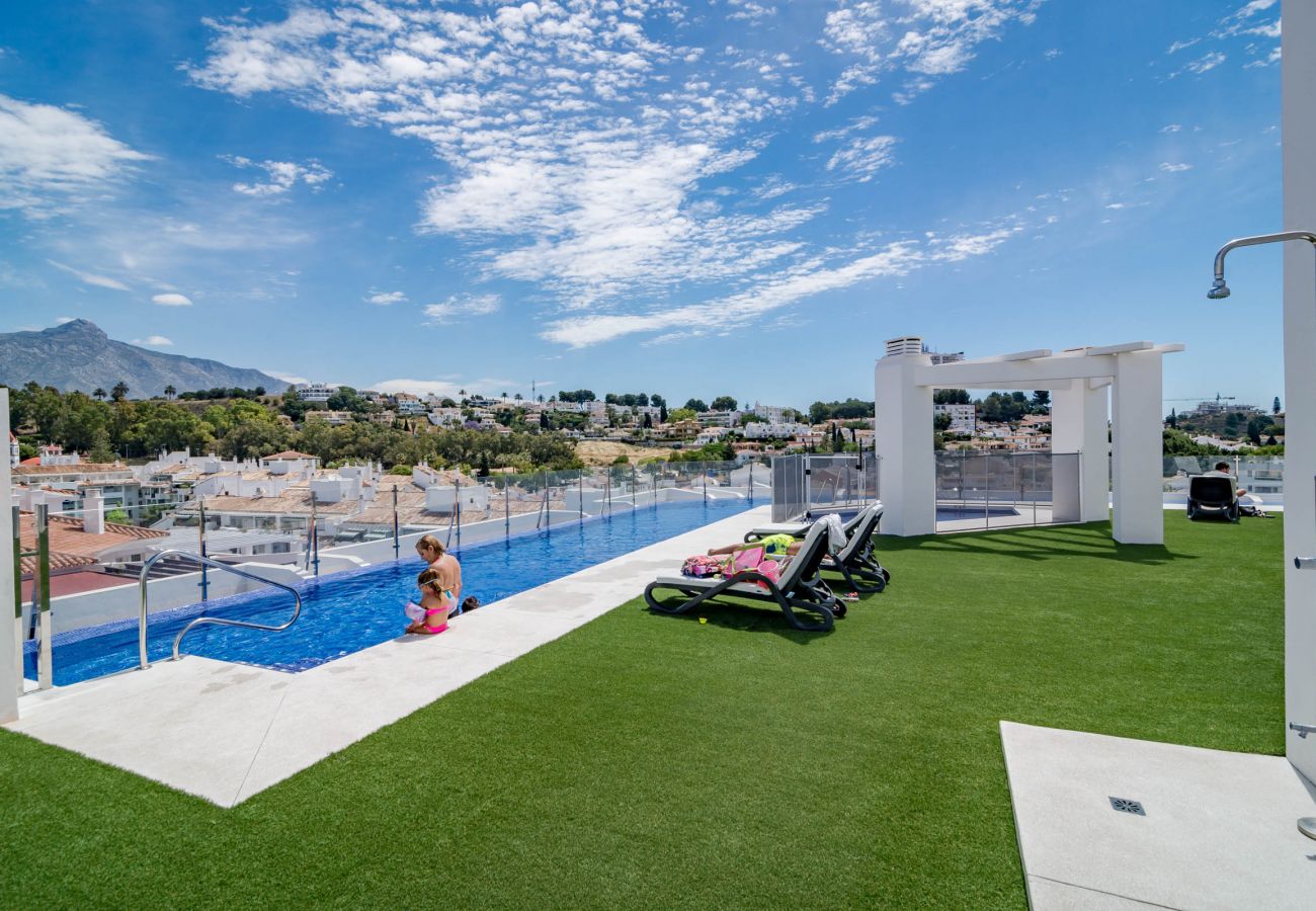 Apartamento en Nueva andalucia - Apartamento Deluxe en Nueva Andalucía con piscina en la azotea