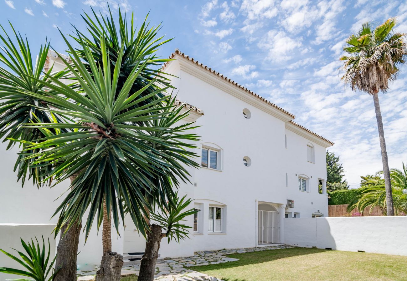 Apartamento en Nueva andalucia - Moderno apartamento familiar a poca distancia de Puerto Banús
