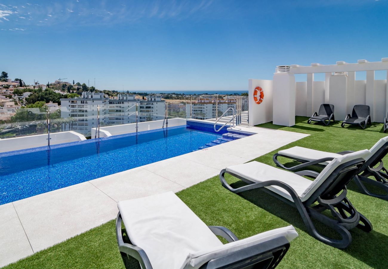 Apartamento en Nueva andalucia - Cómodo apartamento con piscina en la azotea cerca de Puerto Banús