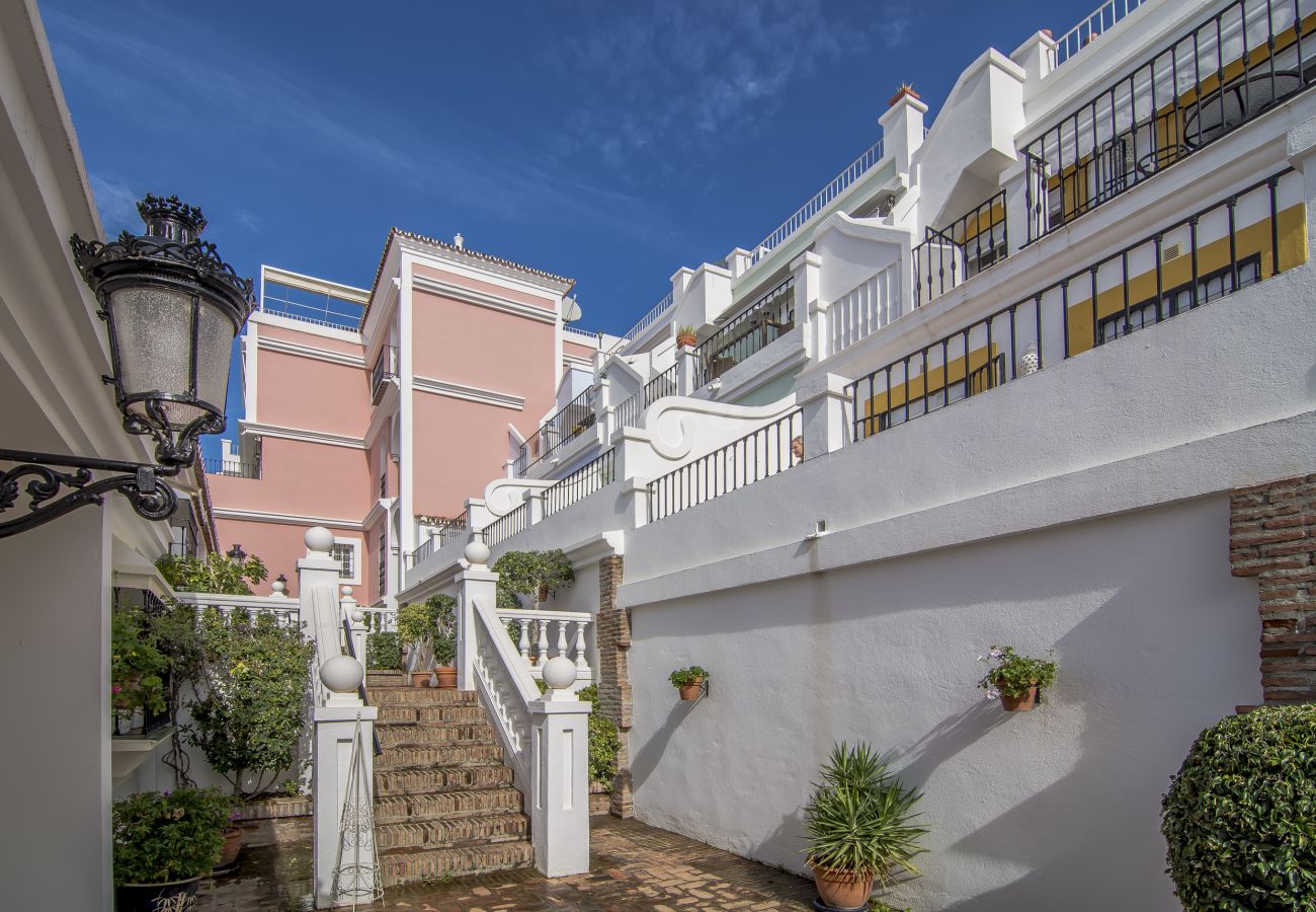 Apartamento en Nueva andalucia - AP116-Stunning Modern Apartment with Sunny Balcony
