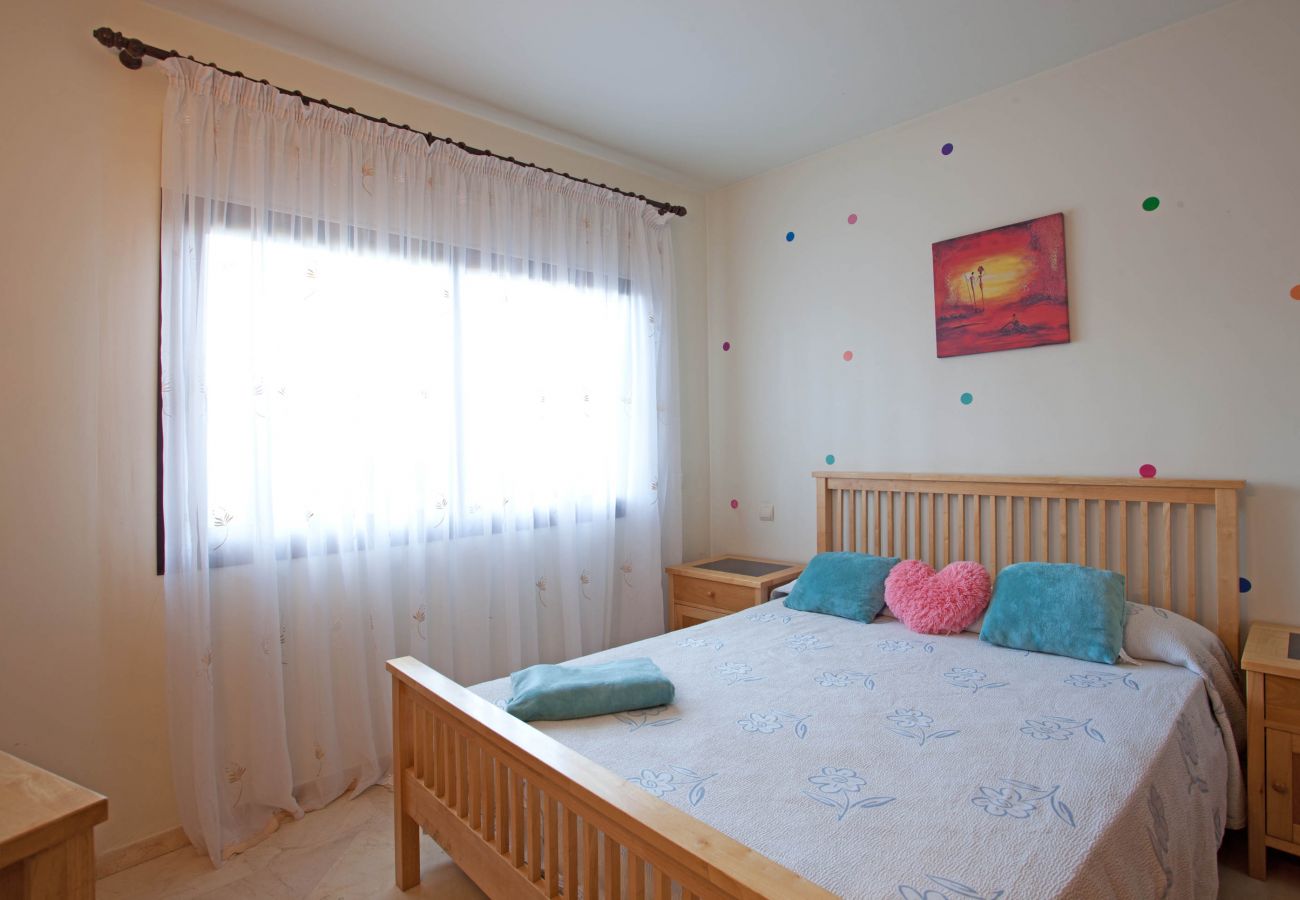 Apartamento en Marbella - Apartamento amplio con tres habitaciones cerca de la playa en Alicate Playa, marbella