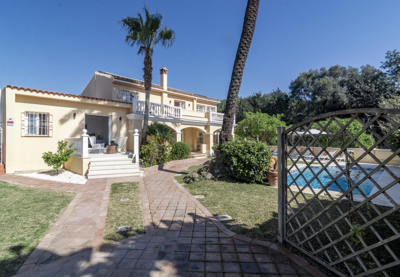 Villa en Nueva andalucia - Gran villa familiar a poca distancia de Puerto Banús