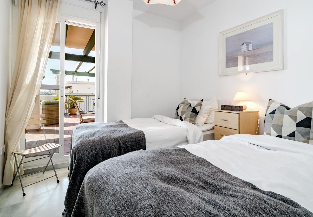 Apartamento en Nueva andalucia - Gran casa de vacaciones de 3 dormitorios cerca de la playa y Puerto Banús
