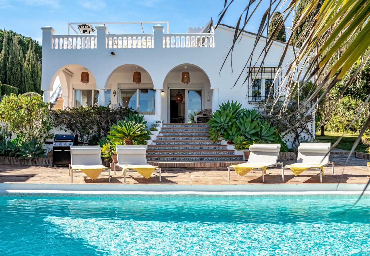 Villa en Nueva andalucia - Finca con piscina privada en Puerto Banus. solo familias
