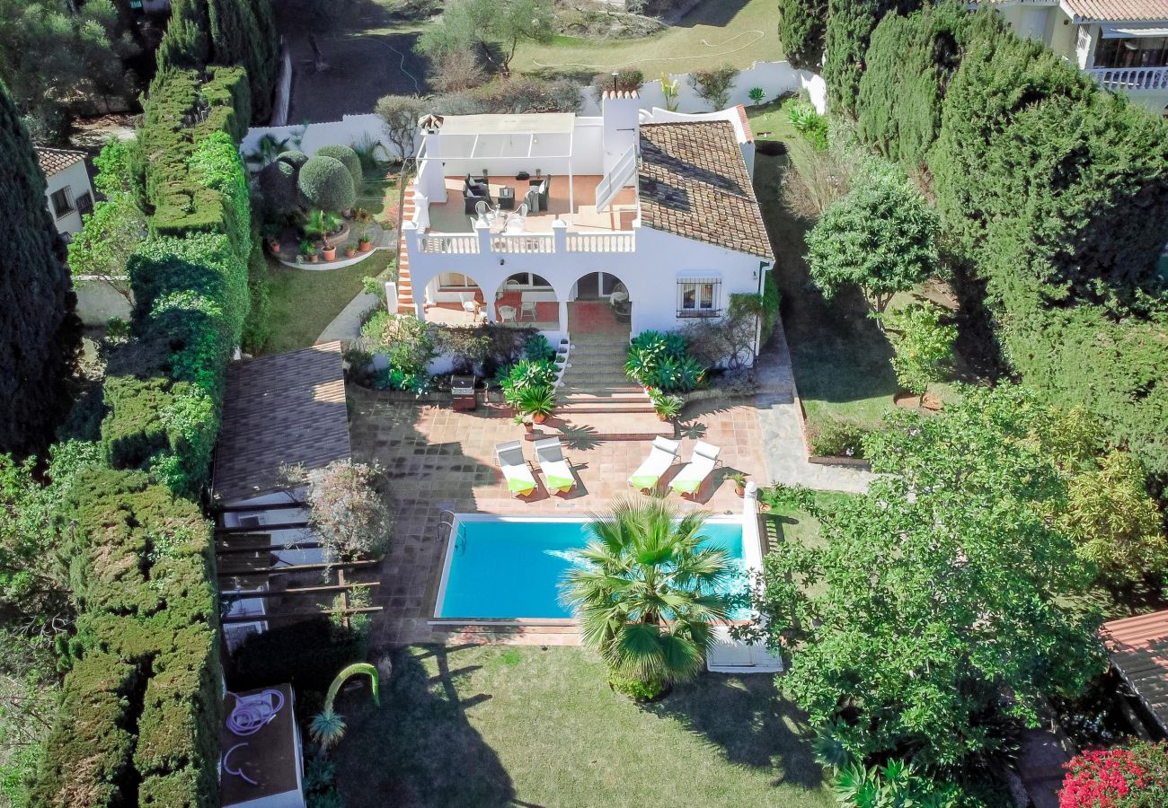 Villa en Nueva andalucia - Finca con piscina privada en Puerto Banus. solo familias