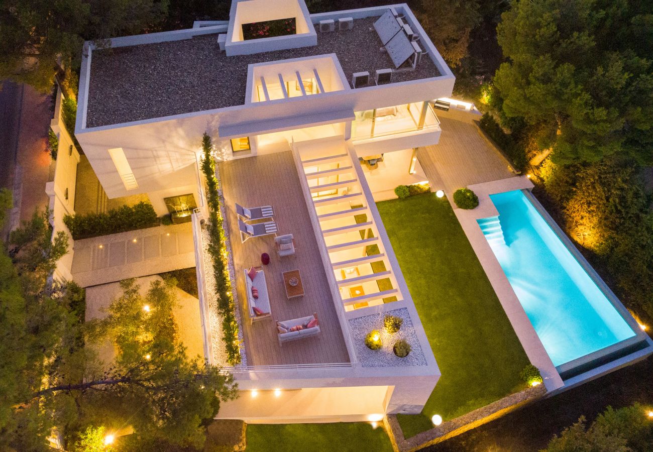 Villa en Marbella - Villa moderna en venta en Nueva Andalucia, Marbella