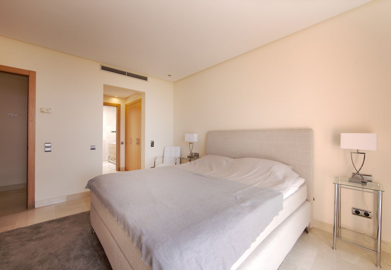 Ático en Marbella - Mansion Club Marbella apartamento de dos dormitorios con vistas al mar para salerinse aid