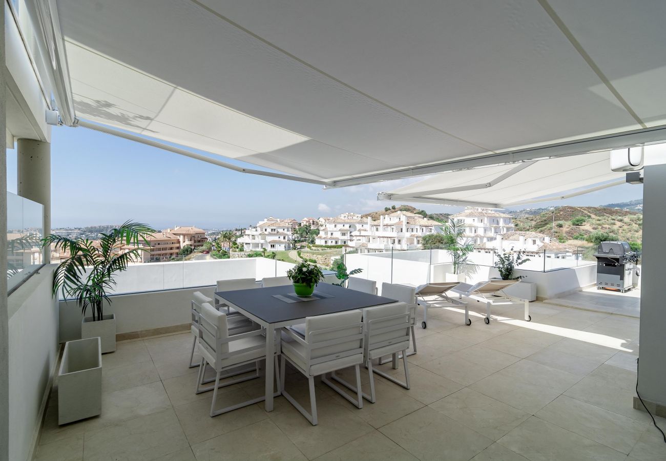 Apartamento en Nueva andalucia - Ático con terraza de 187m2 y piscina privada, Nueva Andalucía