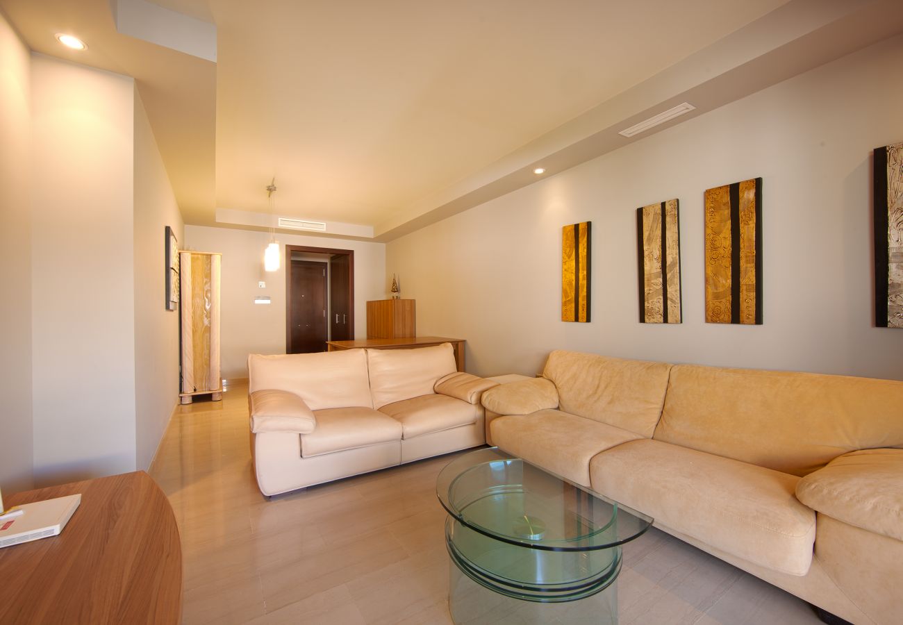 Apartamento en Marbella - Medina de Banús, apartamento situado a poca distancia de Puerto Banús