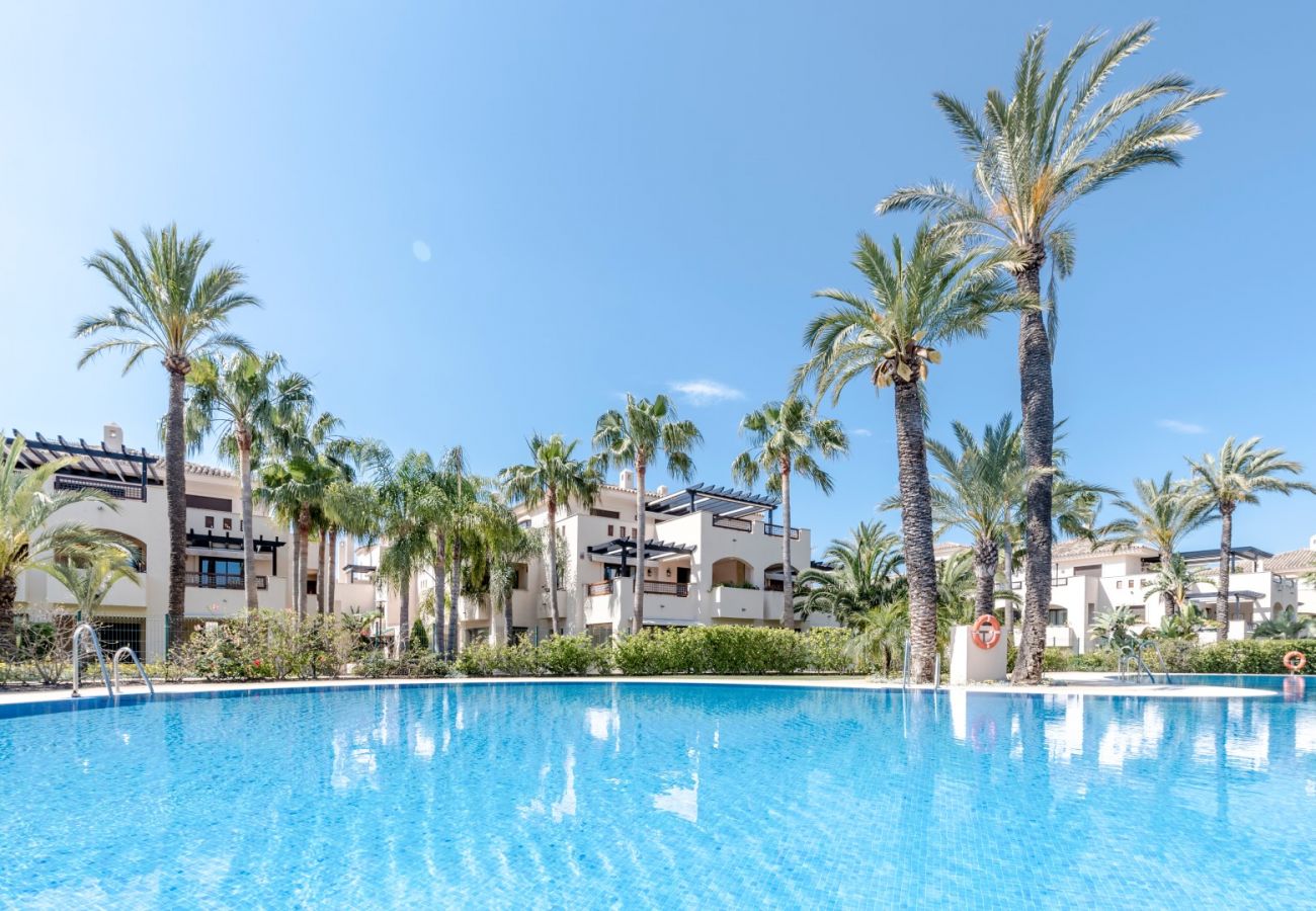 Apartamento en Marbella - Medina de Banús, apartamento situado a poca distancia de Puerto Banús