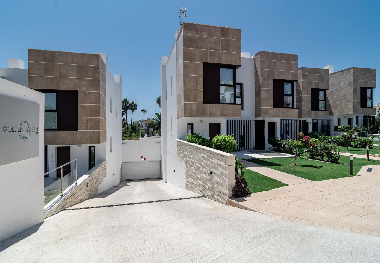 Casa adosada en Nueva andalucia - Moderna casa adosada en Puerto Banús, solo familias y parejas