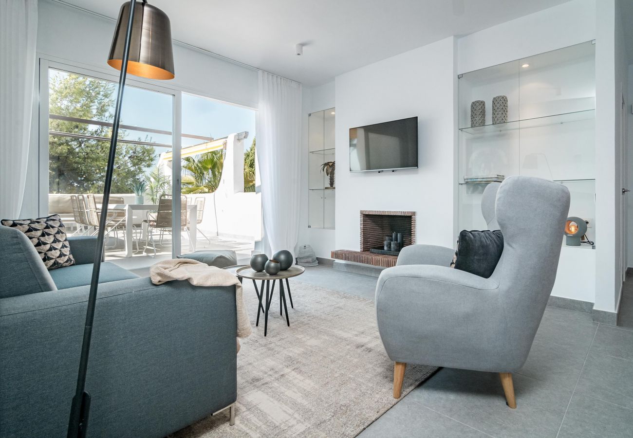 Apartamento en Nueva andalucia - AB3- Luxury flat, close to beach families only 