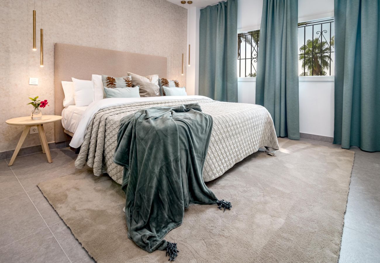 Apartamento en Nueva andalucia - Casa Blanca II by Roomservices