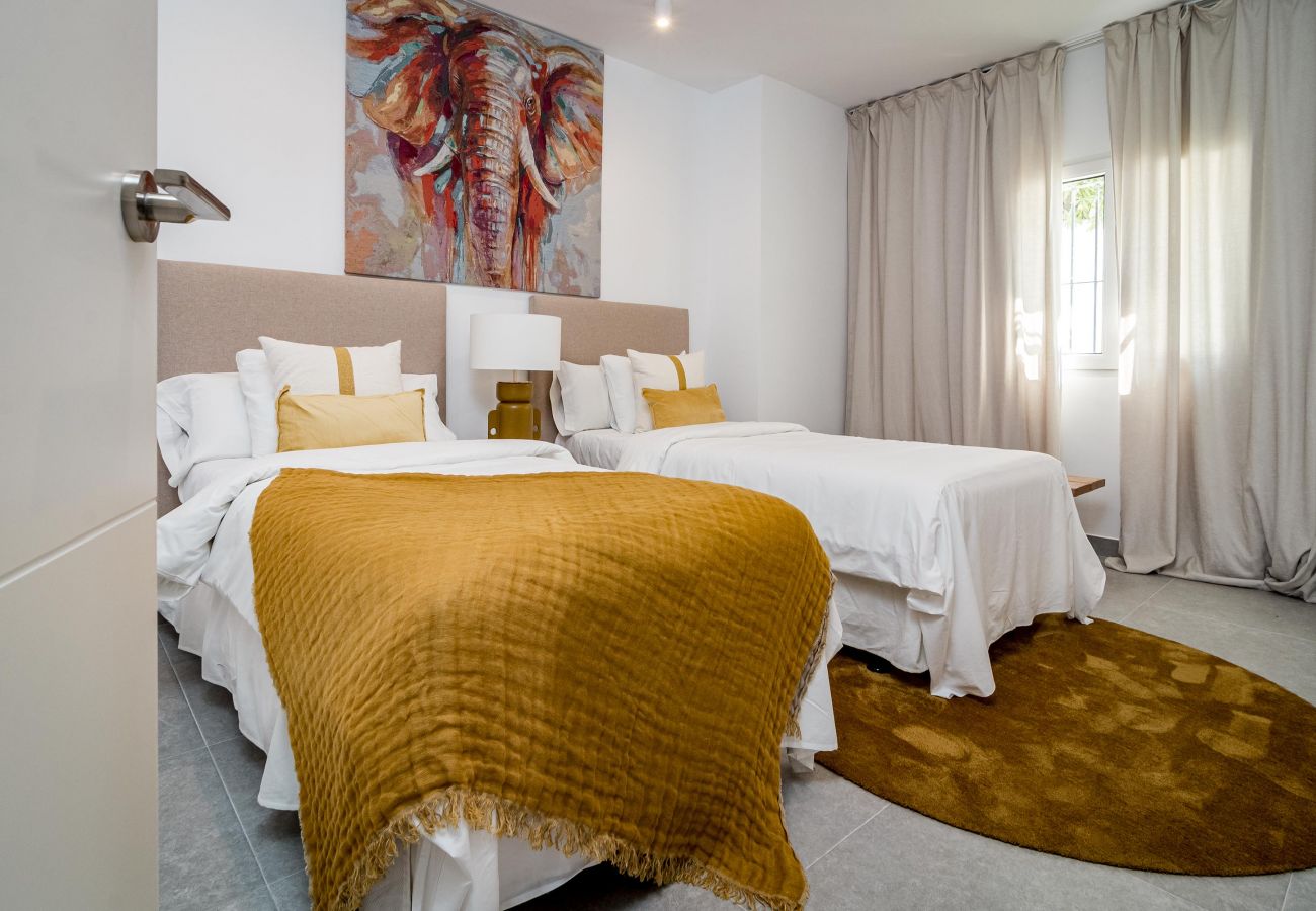 Apartamento en Nueva andalucia - Casa Blanca II by Roomservices
