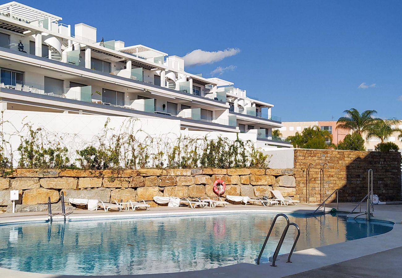 Apartamento en Estepona - Amplio apartamento de vacaciones con orientación sur, a 5 min de la playa