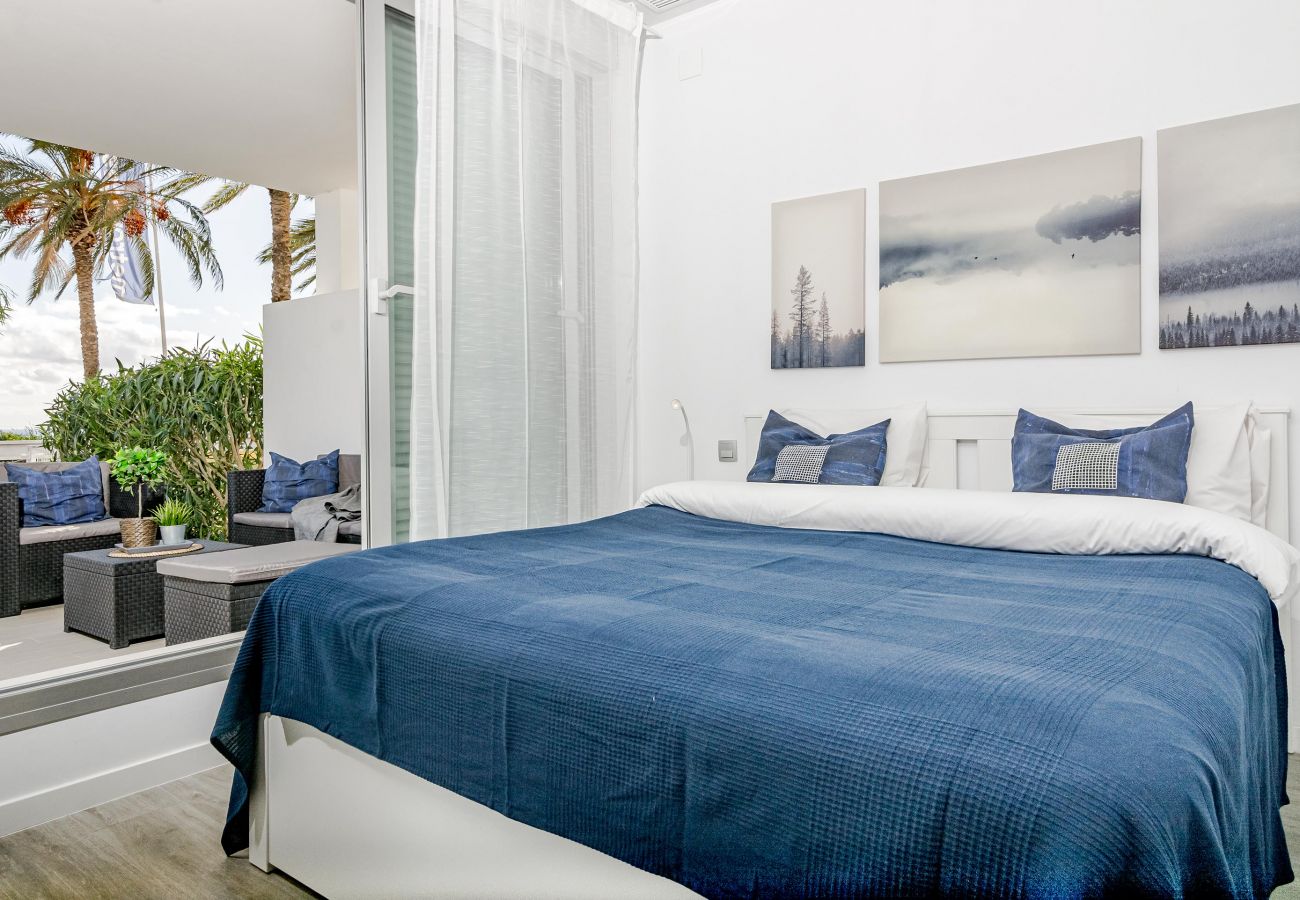Apartamento en Estepona - Amplio apartamento de vacaciones con orientación sur, a 5 min de la playa