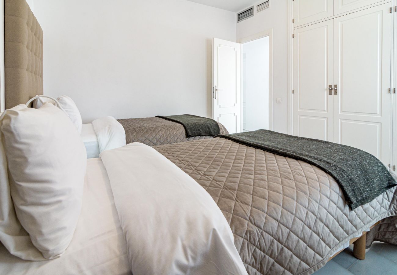 Apartamento en Nueva andalucia - Casa Blanca III by Roomservices
