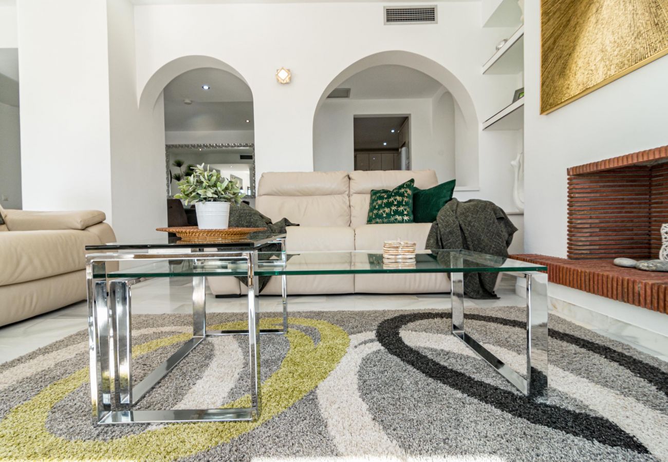 Apartamento en Nueva andalucia - Casa Blanca III by Roomservices