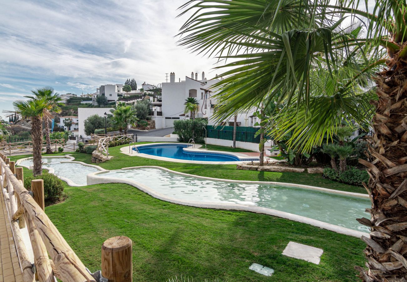 Apartamento en Benahavís - Apartamento vacacional, gimnasio, piscina interior y exterior. cerca de golf