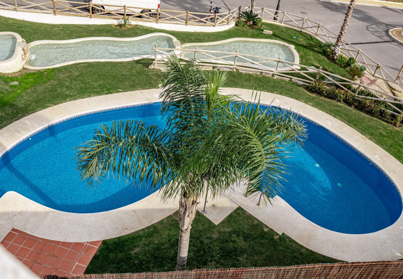 Apartamento en Benahavís - Apartamento vacacional, gimnasio, piscina interior y exterior. cerca de golf