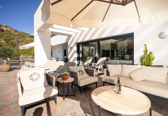 Villa en Marbella - Villa de lujo con increíbles vistas en Altos de Los Monteros, Marbella