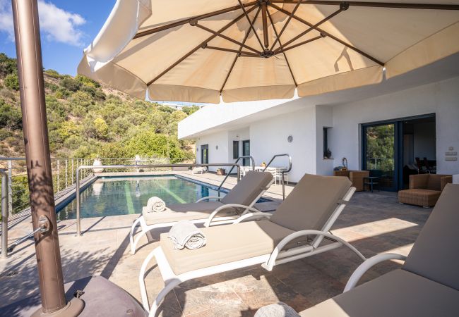 Villa en Marbella - Villa de lujo con increíbles vistas en Altos de Los Monteros, Marbella