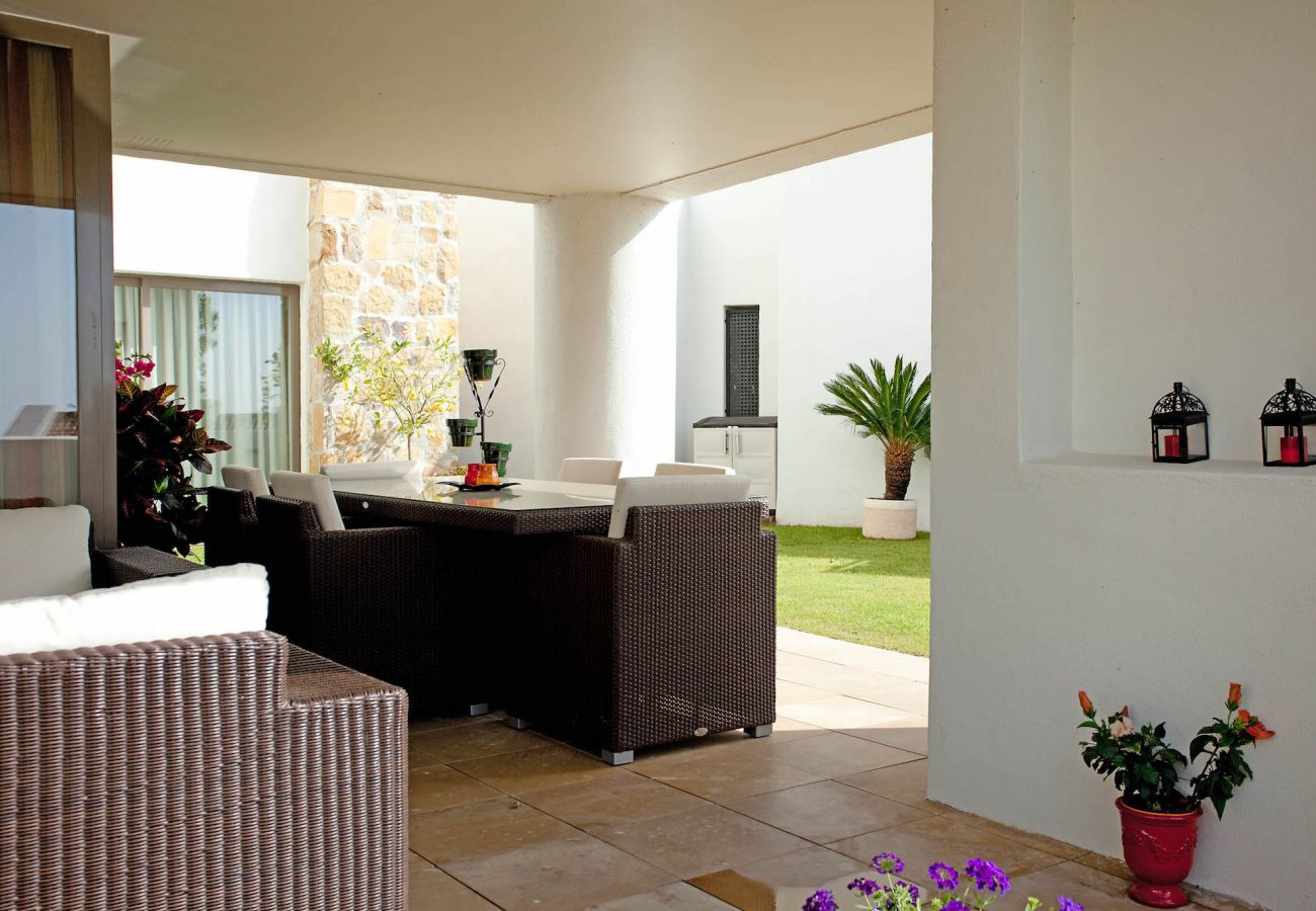 Apartment in Benahavís - Luxurious garden apartment with amazing views close to Marbella