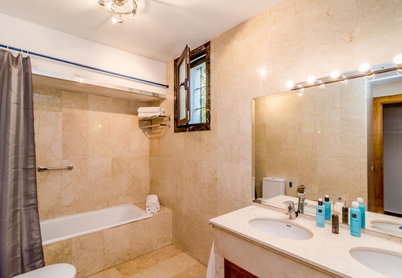 Bathroom of Magnificent apartment in Nueva Andalucia