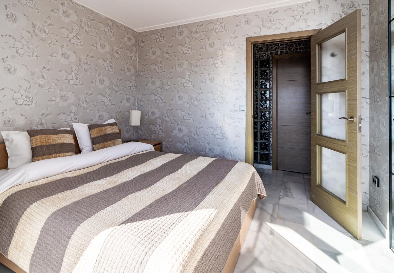 Apartment in Nueva andalucia - RG - Elegant 2 Bedroom Apartment in Puerto Banus