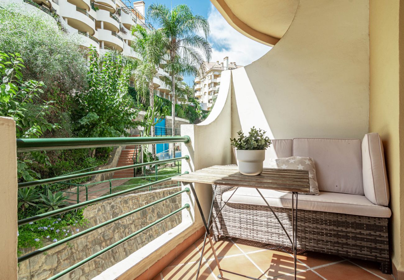 Apartment in Nueva andalucia - Popular apartment with ocean view in Puerto Banus