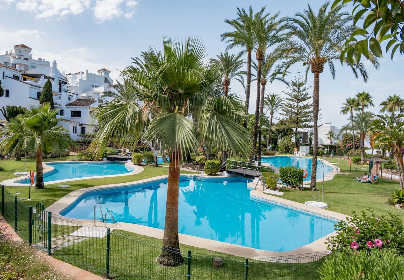 Apartment in Marbella - Family apartment in popular Aldea Blanca Puerto Banus
