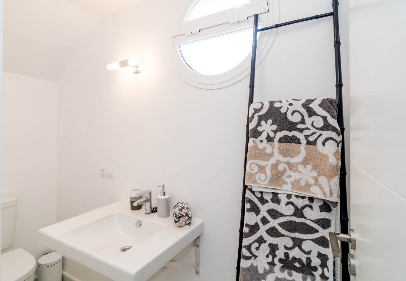 Bathroom of Open Plan Duplex Apartment near Puerto Banus
