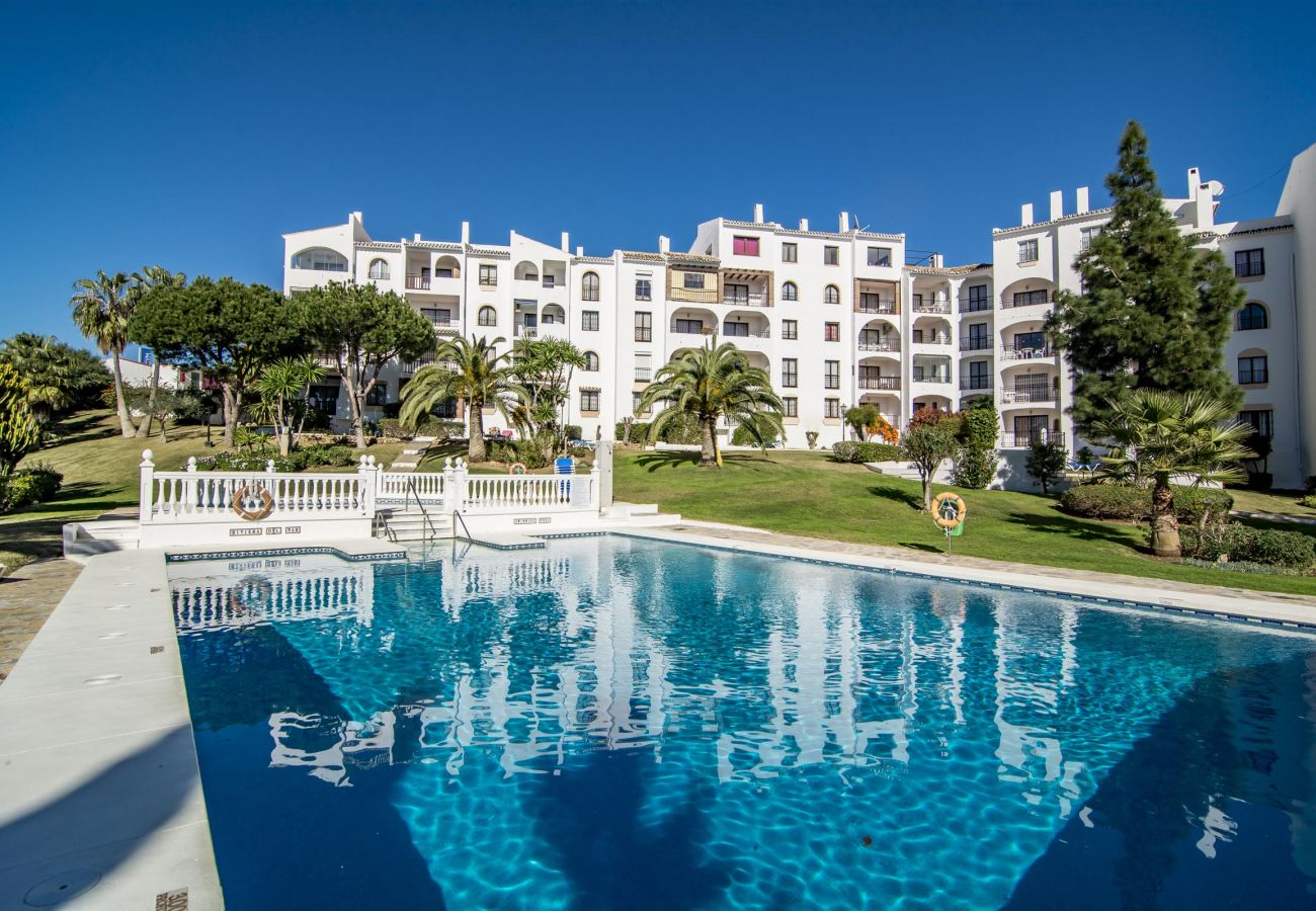 Apartment in Mijas Costa - Appealing holiday apartment in Riviera del Mar, Mijas