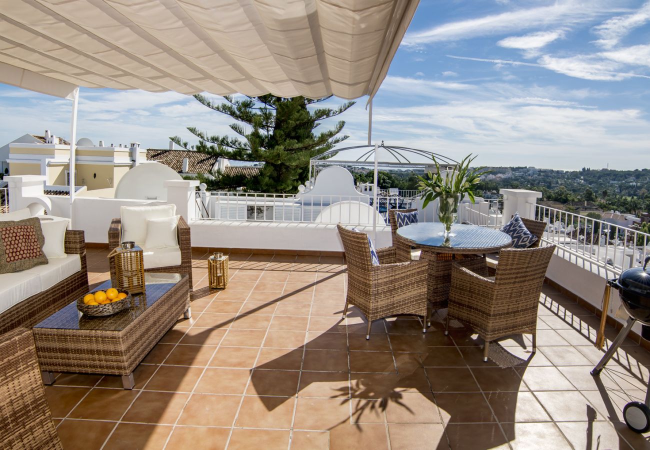 Apartment in Nueva andalucia - Luxury holiday apartment with rooftop terrace in Aloha Pueblo