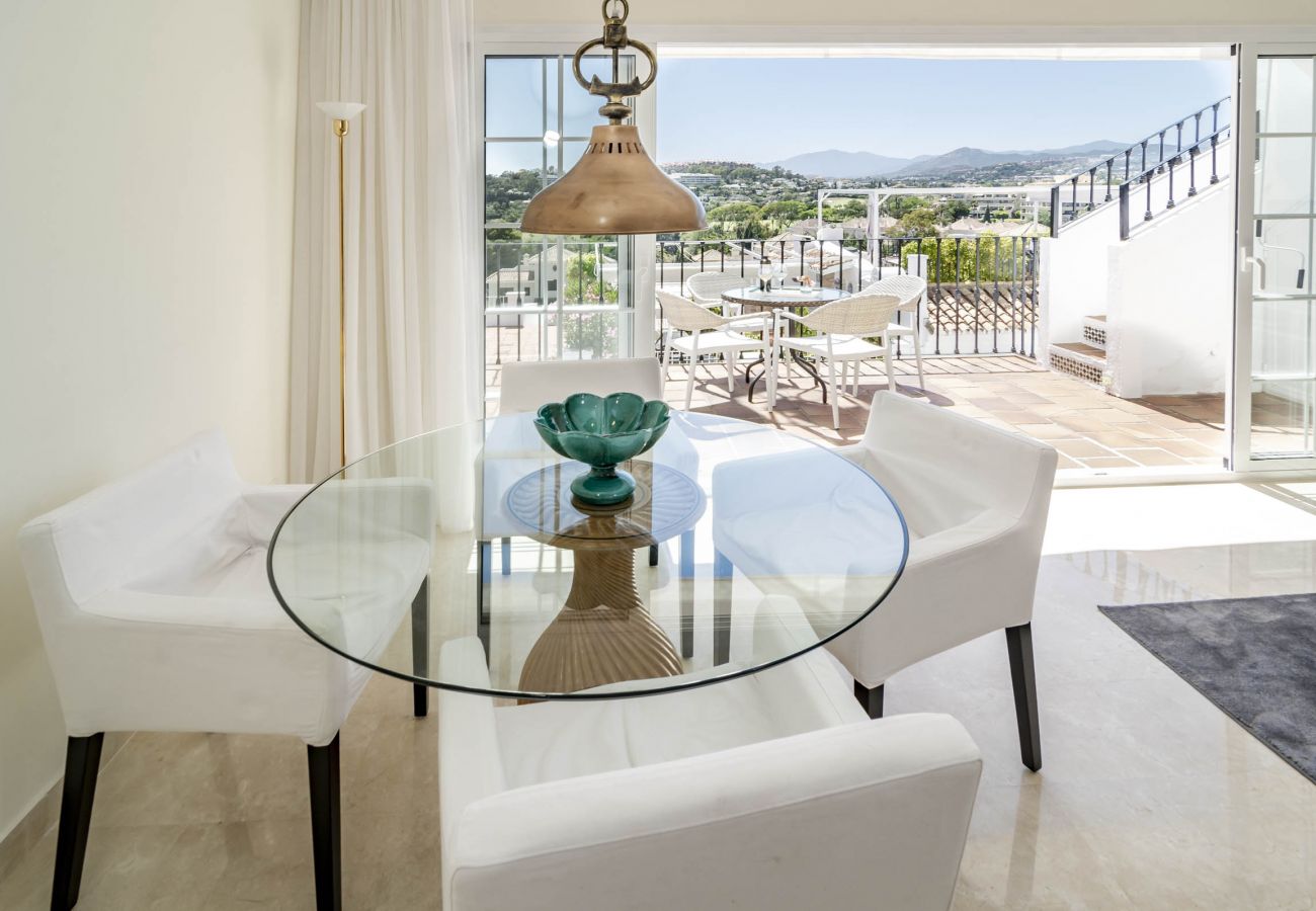Apartment in Nueva andalucia - Luxury holiday apartment with rooftop terrace in Aloha Pueblo