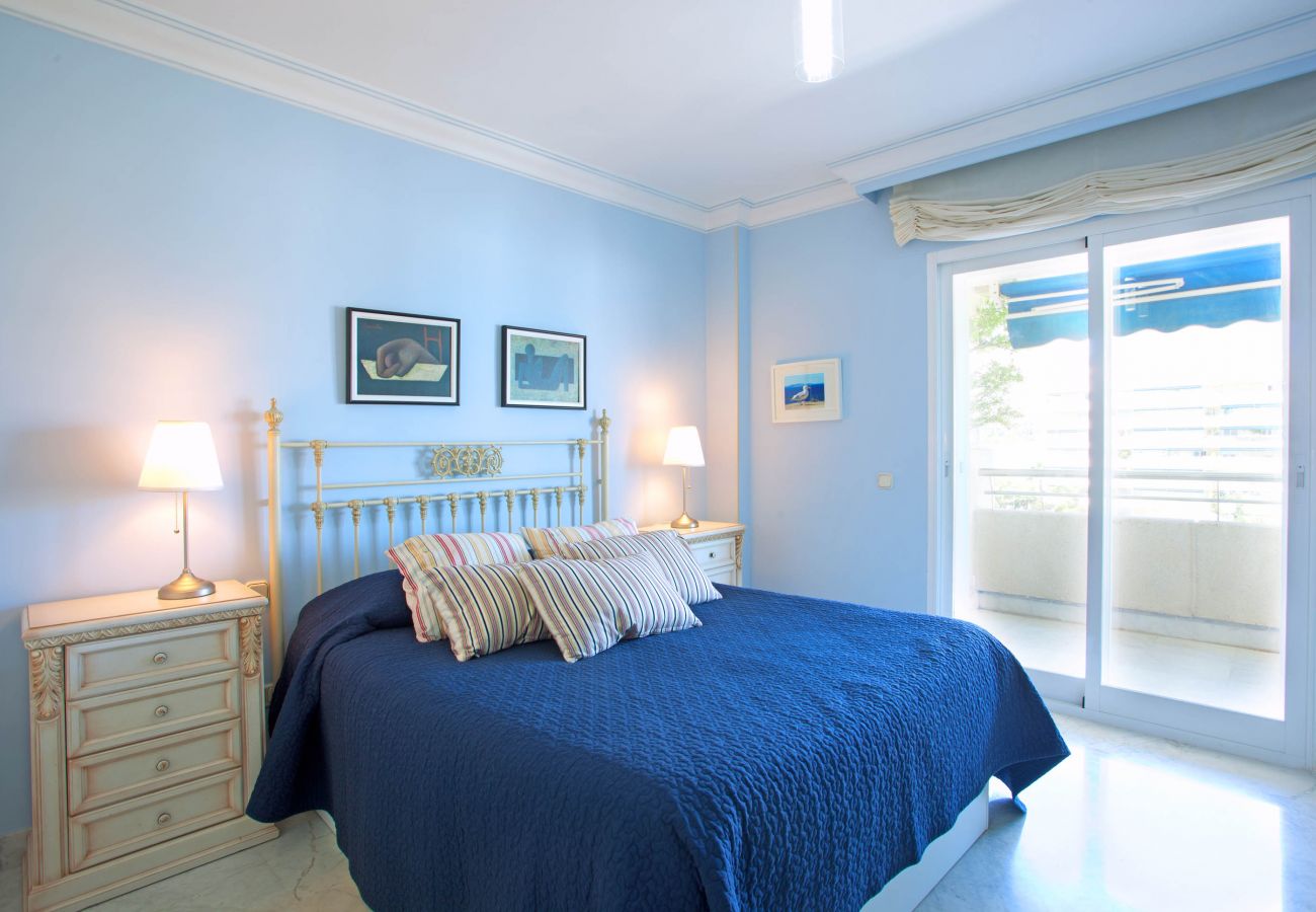 Apartment in Marbella - Perfectly located apartment in Marina Banus, Puerto Banus