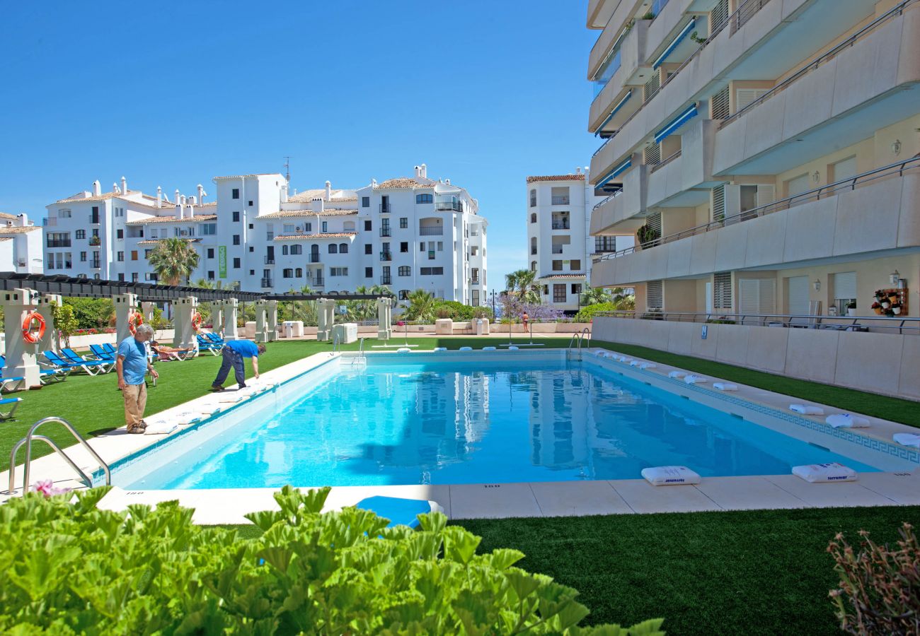 Apartment in Marbella - Perfectly located apartment in Marina Banus, Puerto Banus