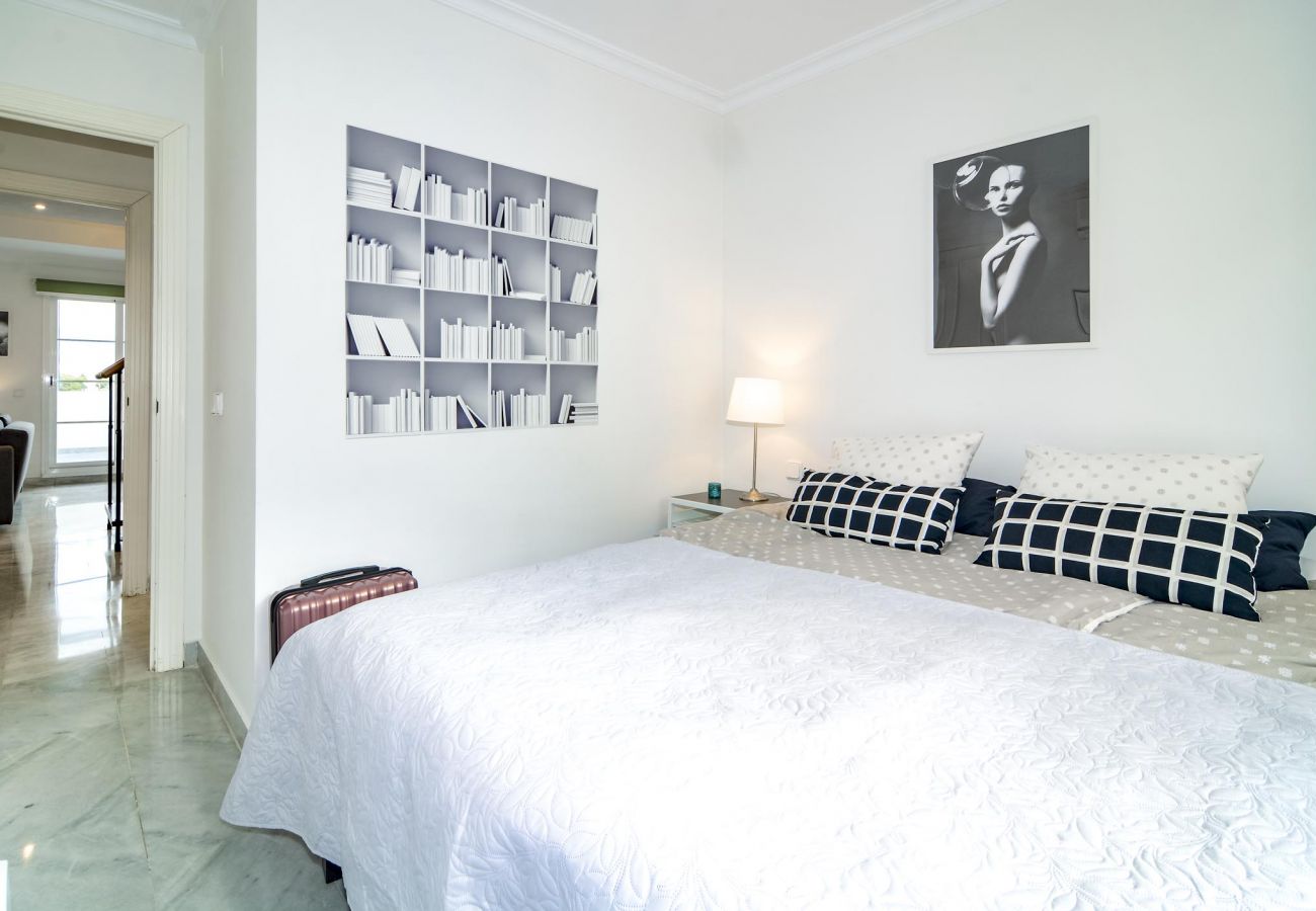 Apartment in Nueva andalucia - Spacious 2 bedroom duplex Puerto Banus