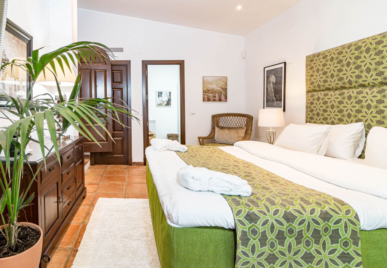 Villa in Nueva andalucia - Casa Mariposa by Roomservices VLB
