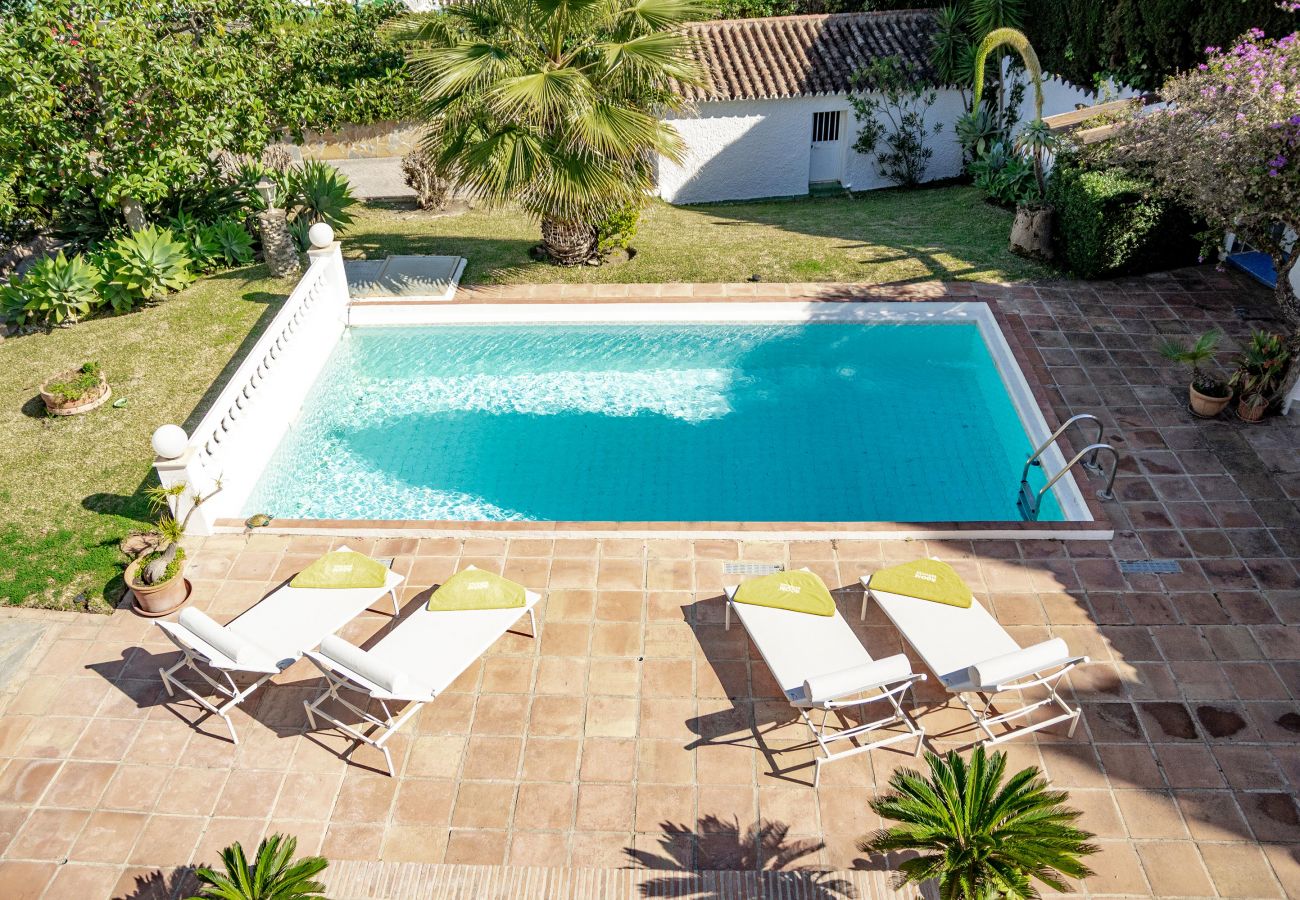 Villa in Nueva andalucia - Finca with private pool in Puerto Banus. Families only