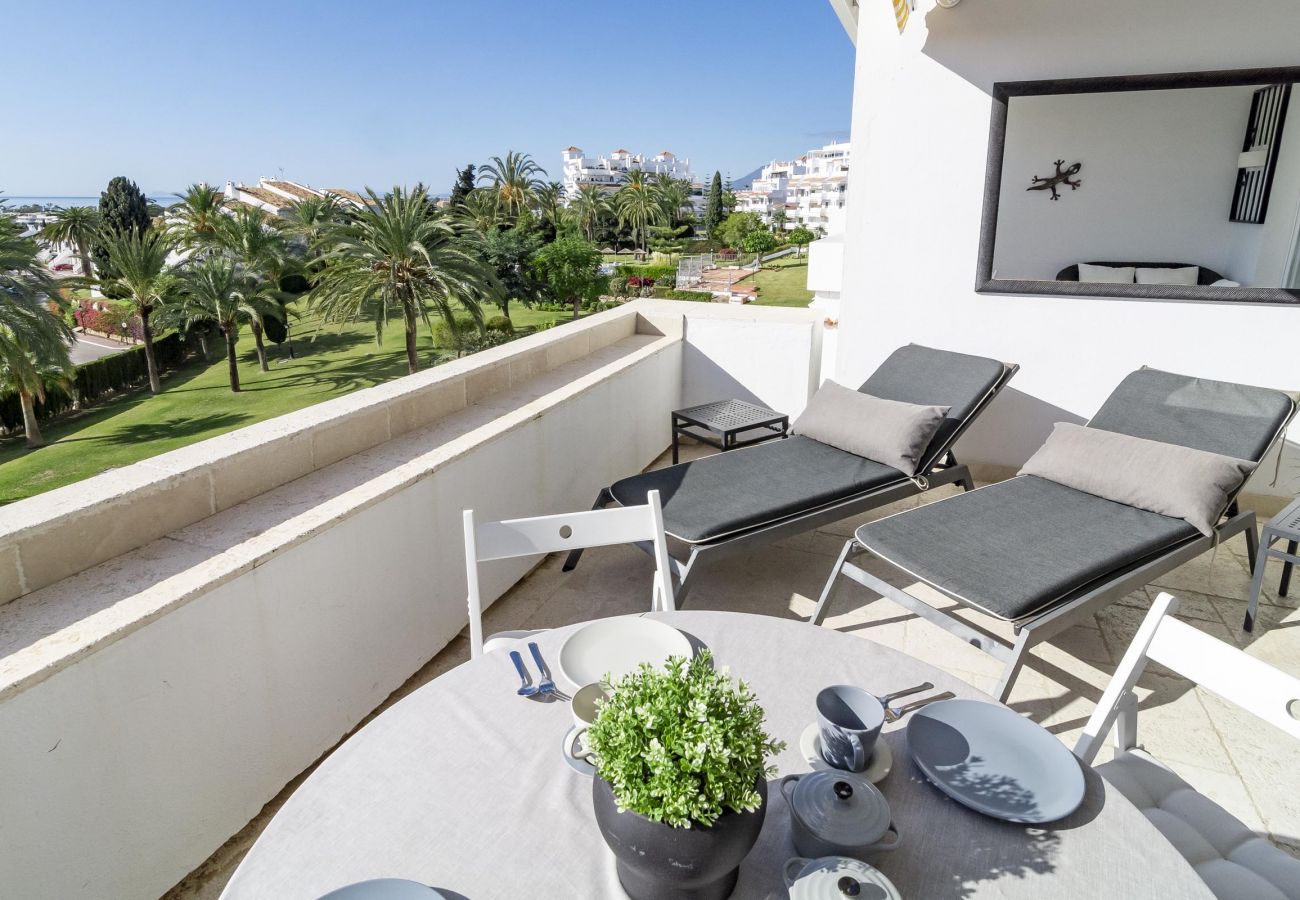 Apartment in Marbella - Sea views, walking distance to Puerto Banus
