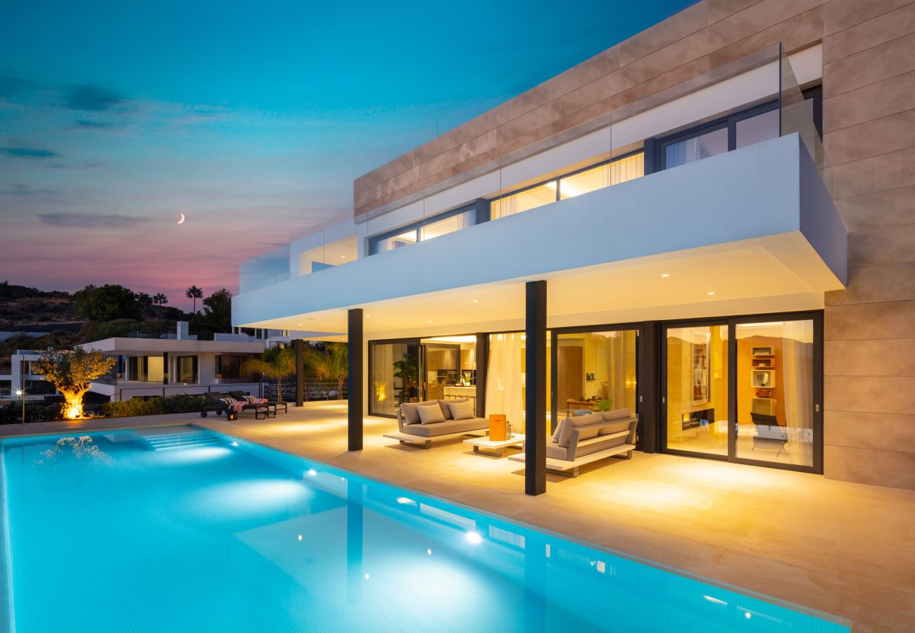 Villa/Dettached house in Marbella - Villa for sale in Nueva Andalucia, Olivos