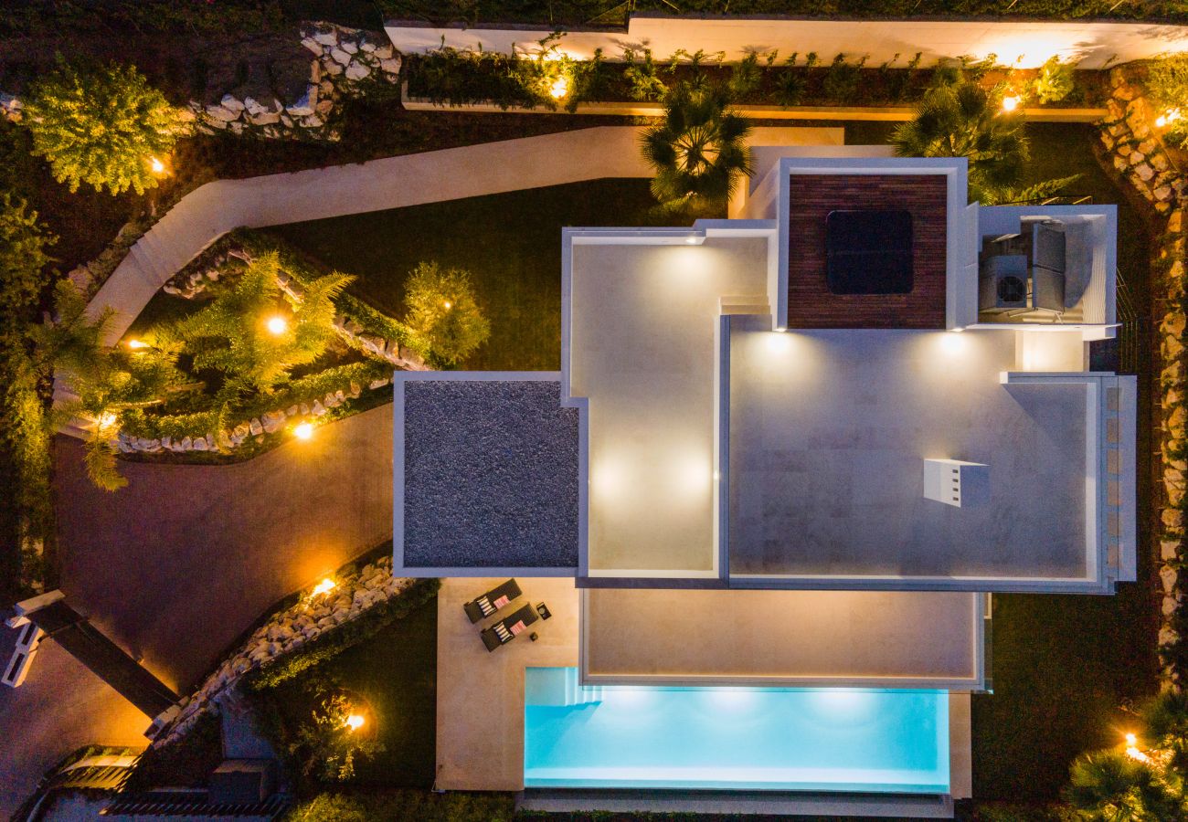 Villa/Dettached house in Marbella - Villa for sale in Nueva Andalucia, Olivos